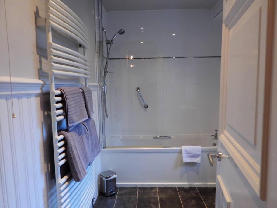 3 Bedroom Villa Attached To Host Home Free Parking Perth Extérieur photo